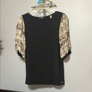 Tahari Black and Tan Boxy Blouse with 3/4 Sleeves
